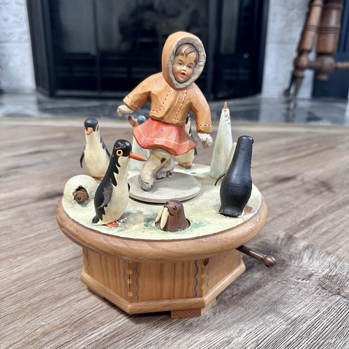 Music box vintage anri - box,