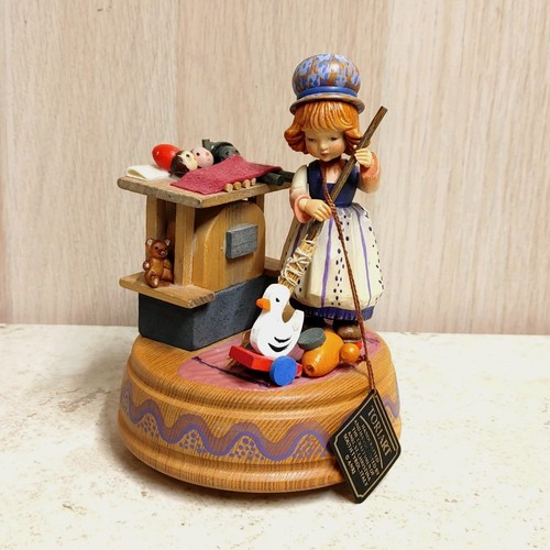 Music box figurina anri - music,