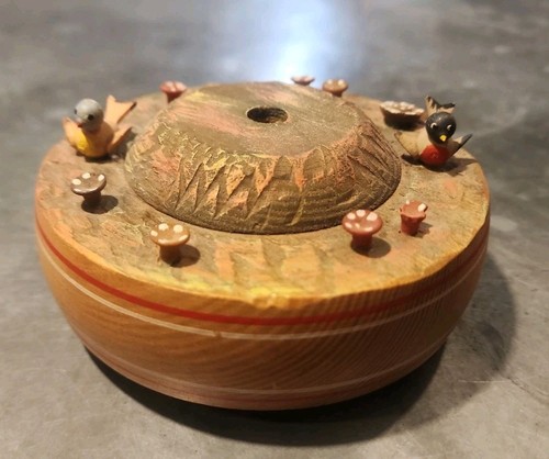 Music box vintage anri figure - music,
