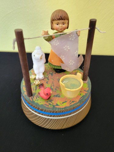 Music box statuina - , in