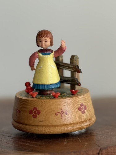 Music box anri vintage - music,