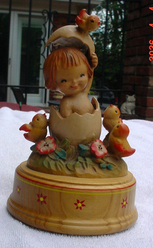 Music box ragazza nell - ragazza, nell'uovo